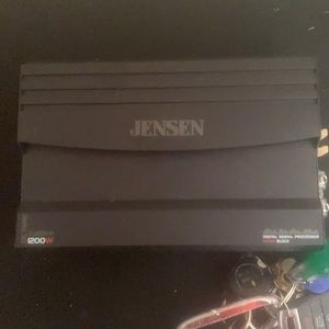 Jensen octane class d 1200 watt bluetooth amp